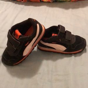 Toddler Boys black Puma sneakers